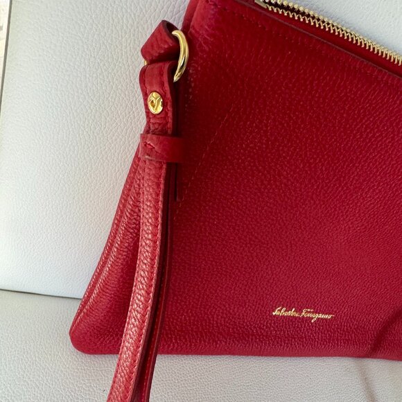 Salvatore Ferragamo Gancini Red Leather Wristlet Clutch – Authentic - Picture 9 of 10